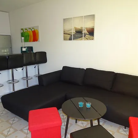 Seaview Island Apartment *